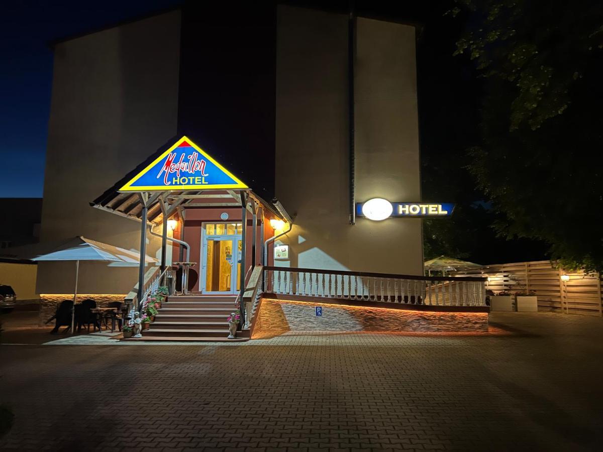 Hotel Medaillon มัคเดอบวร์ก ภายนอก รูปภาพ