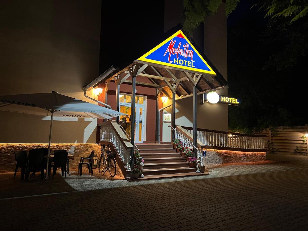 Hotel Medaillon มัคเดอบวร์ก ภายนอก รูปภาพ